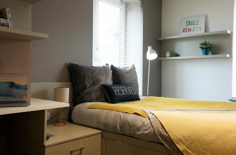 Spacious Studio Room, Urban Study Melbourne, NE1