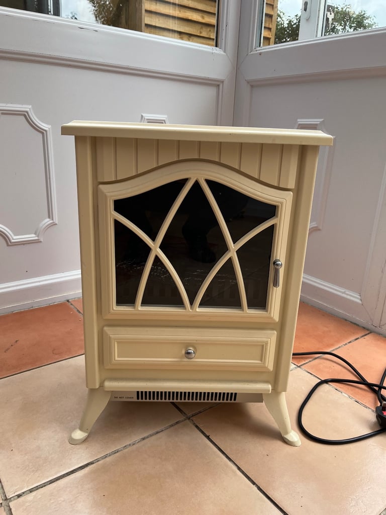 Electric fan heater with fire effect