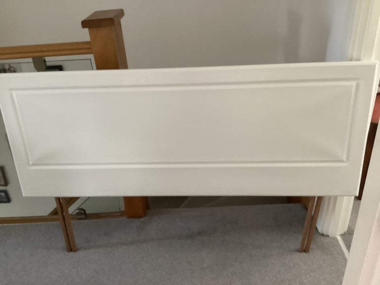 WHITE WOODEN HEADBOARD DOUBLE 4ft 6inches