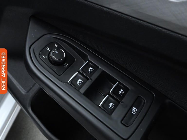 2021 Volkswagen Golf 1.5 TSI Life Hatchback 5dr Petrol Manual Euro 6 (s/s) (130 ps) Hatchback PET...