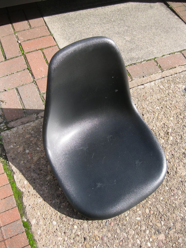 BLACK PLASTIC CHAIR SEAT NO LEGS LEICESTER LE4 5DJ