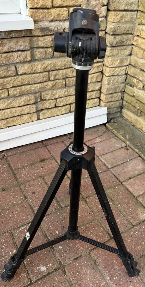 TRIPOD ADJUSTABLE HEIGHT FOR CAMERA, PHONE OR CAMCORDER ONLY £10 CAN POST