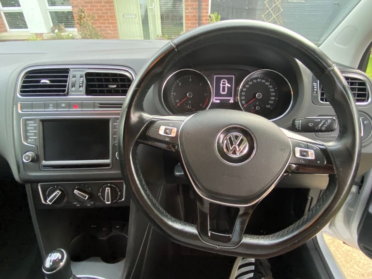 Volkswagen, POLO, Hatchback, 2015, Manual, 1422 (cc), 5 doors