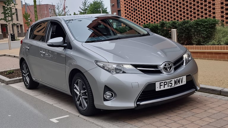 Toyota Auris 1.6 V-Matic Icon Plus Euro 5 | 5-Door Hatchback | ULEZ Compliant | Long MOT