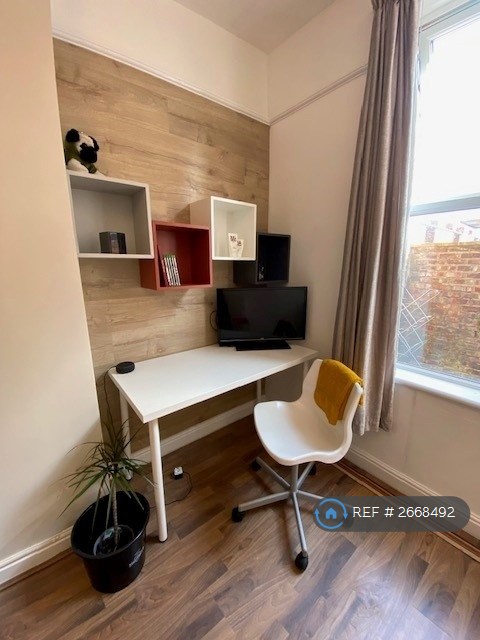 7 bedroom house in Grant Avenue, Liverpool, L15 (7 bed) (#2668492)