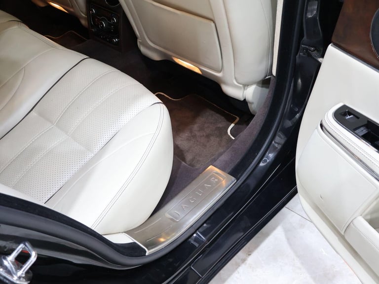 2010 Jaguar XJ 3.0d V6 Portfolio 4dr Auto SALOON DIESEL Automatic