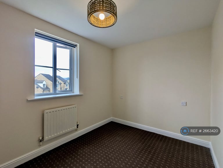 3 bedroom flat in Beechwood Park, Brighouse, HD6 (3 bed) (#2663420)