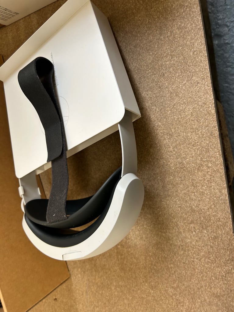 Quest 2 Oculus OG VR HMD Meta with Extras