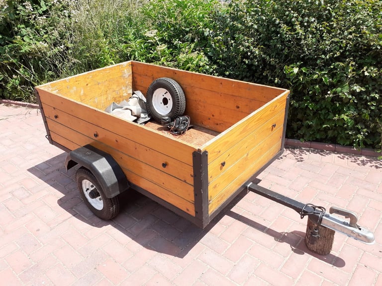 Trailer with Cover