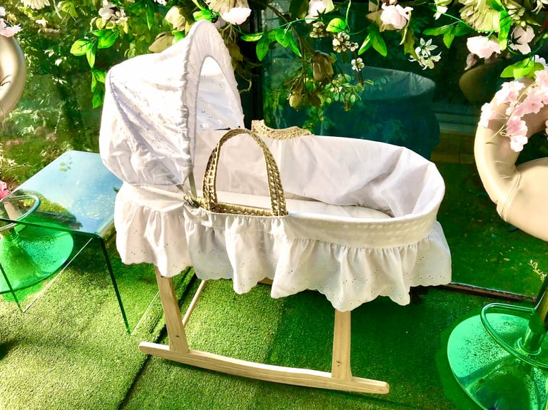 Moses basket with mattress hood, frills and wooden stand