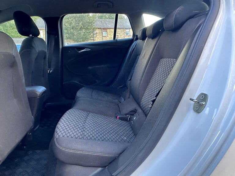 2017 Vauxhall Astra 1.0i Turbo ecoTEC Tech Line Nav Sports Tourer Euro 6 (s/s) 5dr ESTATE Petrol ...