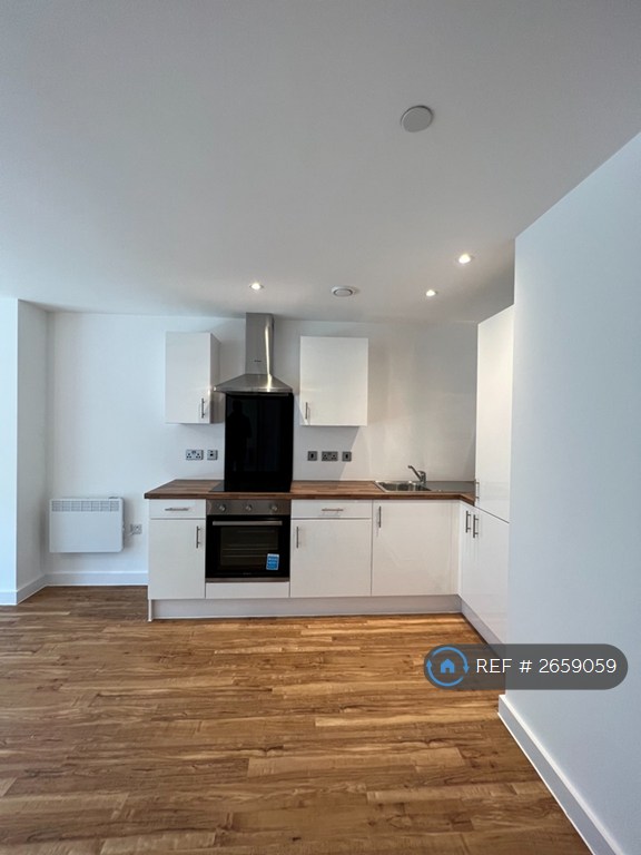 1 bedroom flat in Pomona Strand, Old Trafford, Manchester, M16 (1 bed) (#2659059)