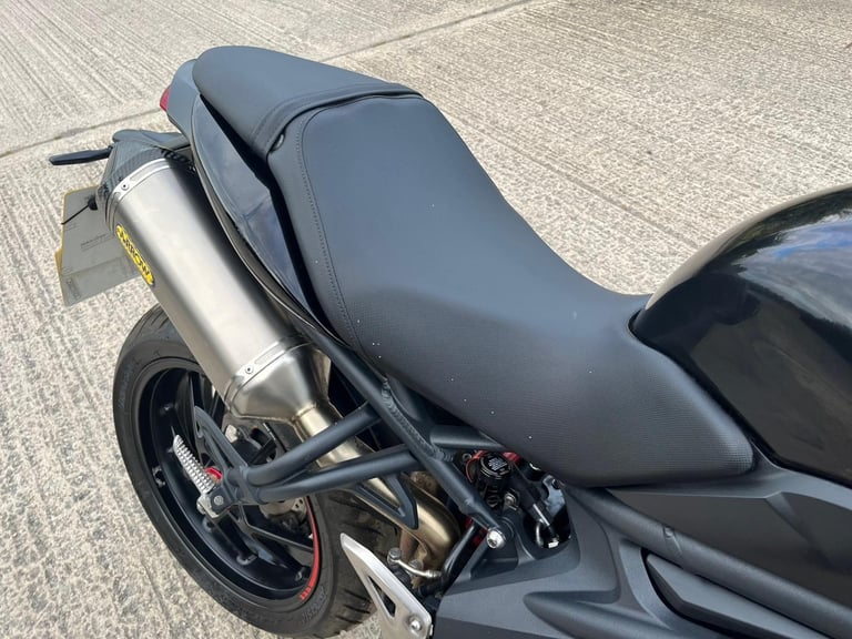 2013 13 TRIUMPH SPEED TRIPLE 1050 R BLACK NEW MOT HISTORY 12k MILES NAKED