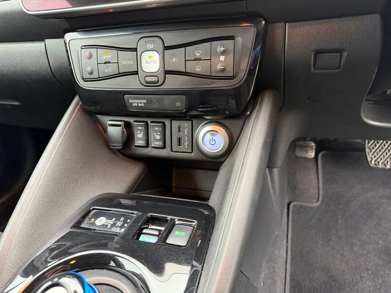  Nissan Leaf LEAF N-connecta 5dr Hatchback Electric Automatic