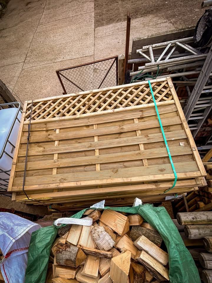 New 6ft x4ft Lattice Top Fence Panels x7 Available