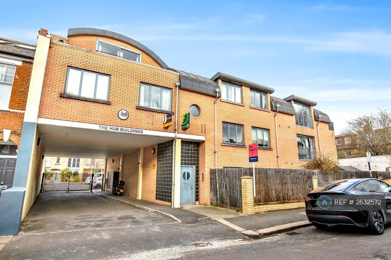 2 bedroom flat in Harberson Road, London, SW12 (2 bed) (#2632572)