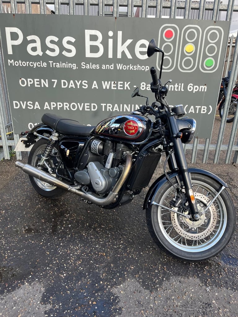 BSA Gold Star 650cc Classic Motorcycle Midnight Black Ex-Demo 376 Miles 2025