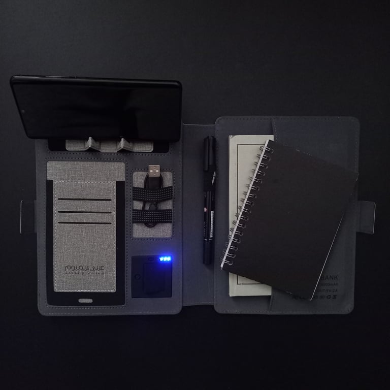 ORGANISER & BUILT-IN POWER BANK