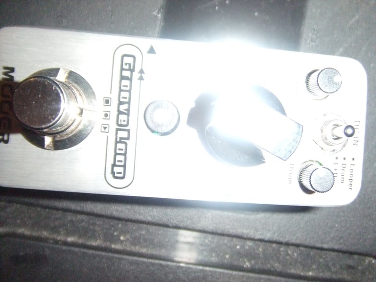 mooer drum machine / looper