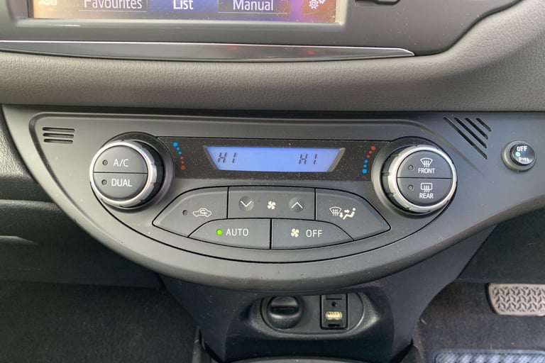 2018 Toyota Yaris 1.5 Hybrid Icon Tech 5dr CVT Hatchback PETROL/ELECTRIC Automatic