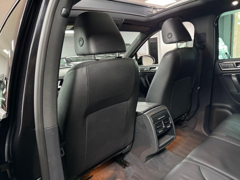 2015 Volkswagen Touareg 3.0 TDI V6 BlueMotion Tech R-Line Tiptronic 4WD Euro 6 (s/s) 5dr ESTATE D...