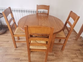 CAN DELIVER - SOLID OAK ROUND DINING TABLE WITH 4 CHAIRS IN GOOD CONDITION 