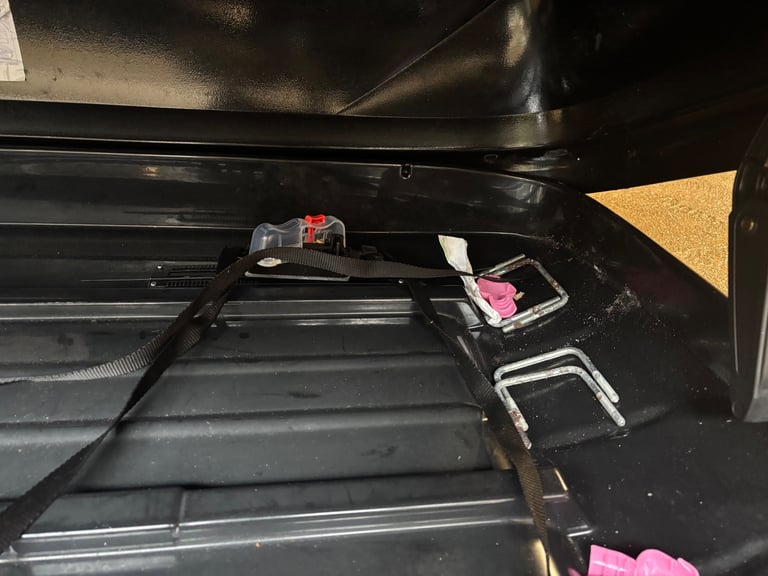 Exodus roofbox 470L & roof rails 47”