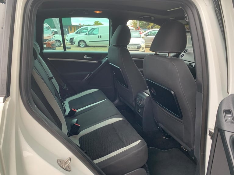 2014 Volkswagen Tiguan 2.0 TDi BlueMotion Tech R-Line 177 5dr ESTATE Diesel Manual
