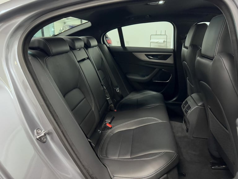 2022 Jaguar XE 2.0 D200 MHEV R-Dynamic SE Saloon 4dr Diesel Auto Euro 6 (s/s) (204 ps) SALOON Die...