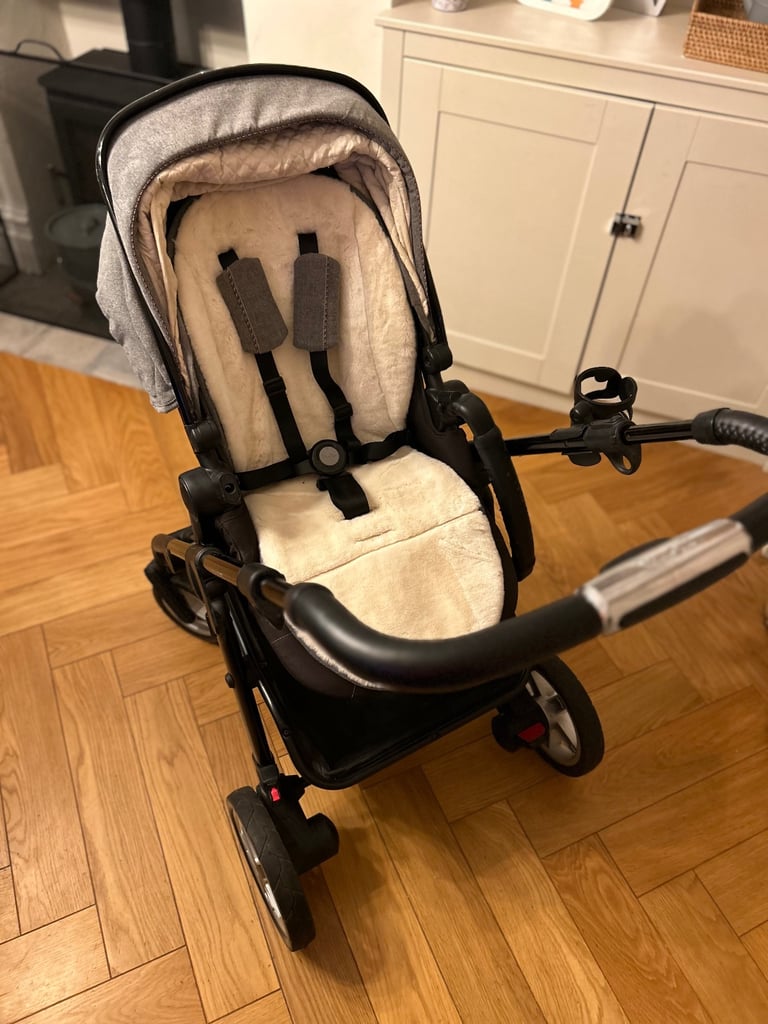 Stylish Limited Edition Silver Cross Pram/ Pushchair, grey with stunning fur liner