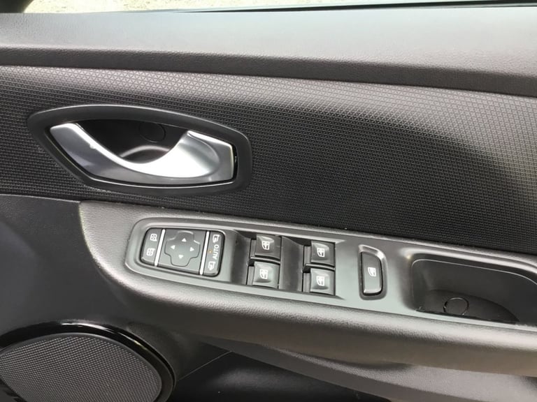 2017 Renault Clio 1.5 dCi Dynamique S Nav Hatchback 5dr Diesel Manual Euro 6 (s/s) (90 ps) Hatchb...