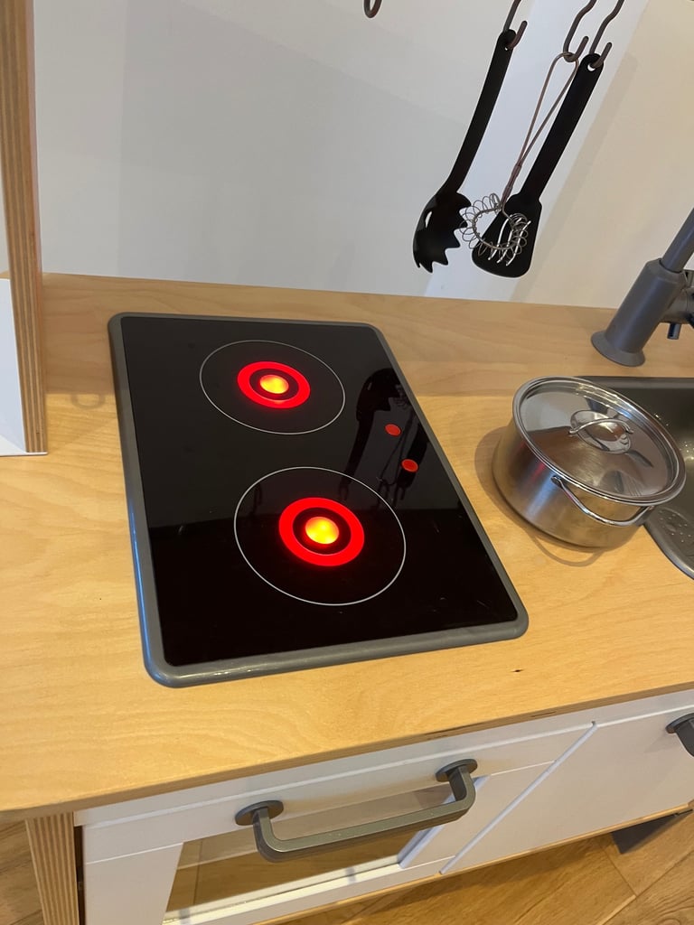 IKEA DUGTIK LIGHT UP PLAY KITCHEN WITH POTS AND PANS SET