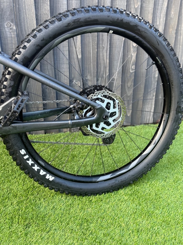 Giant stance 2 