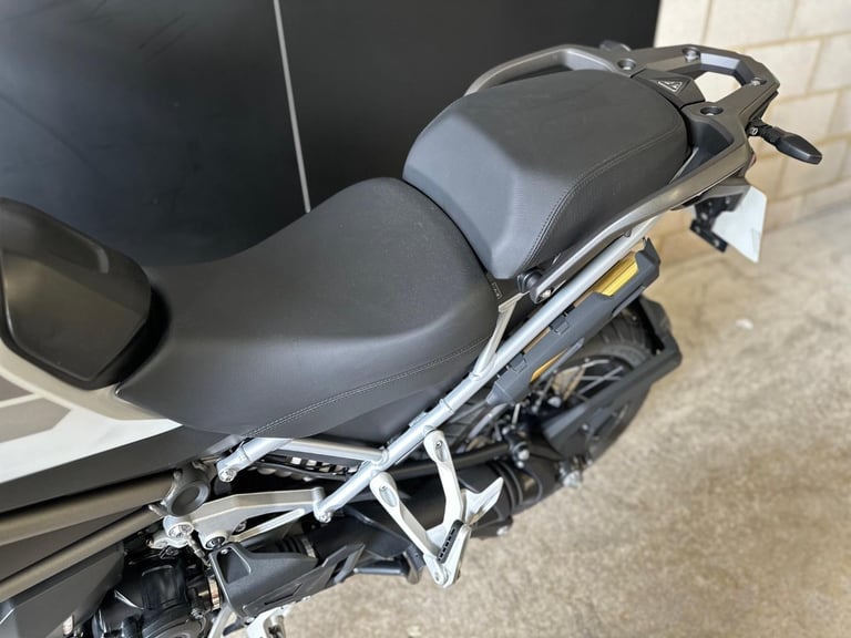 STUNNING ONE OWNER 2023/23 TRIUMPH TIGER 1200 RALLY PRO MOTORCYCLE 