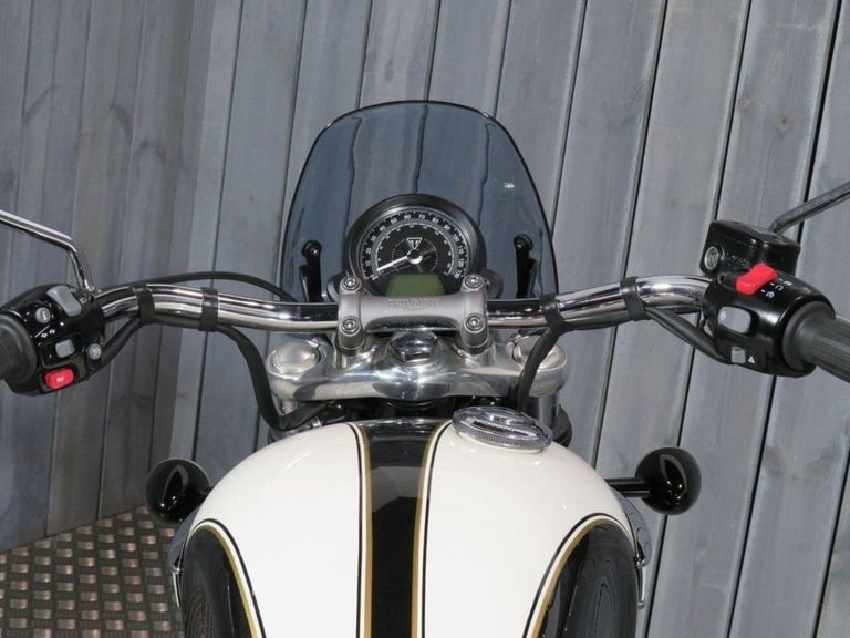 2018 P TRIUMPH SPEEDMASTER 1200