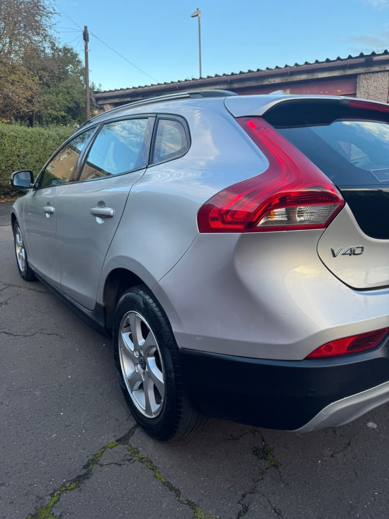 Volvo, V40, Hatchback, 2015, Semi-Auto, 1969 (cc), 5 doors