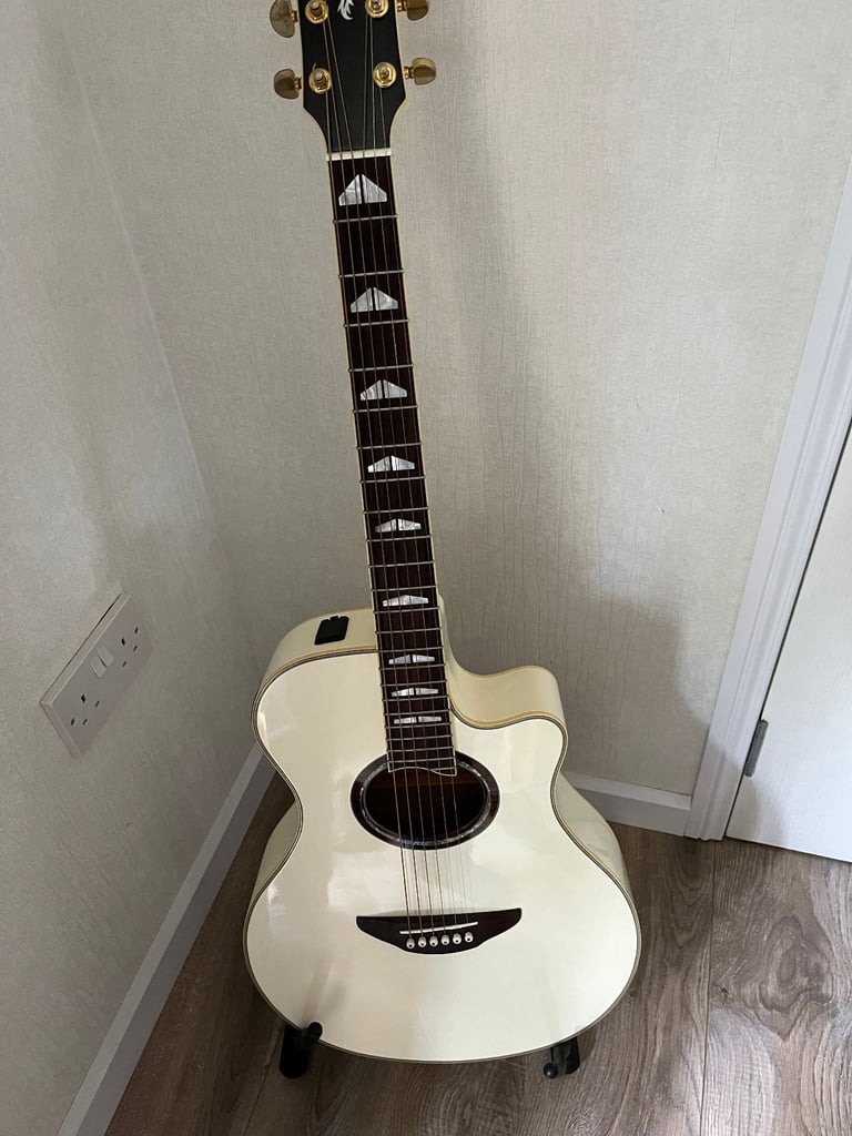 Yamaha APX100 acoustic guitar