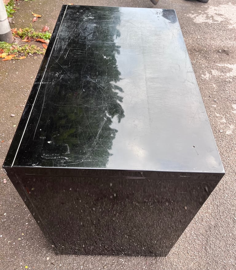 Metal cabinet