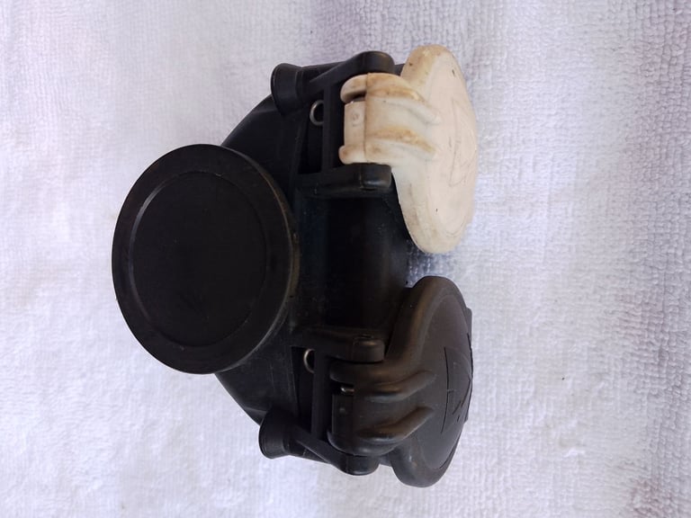 Erich Jaeger,Electric Plug to Socket Converter.