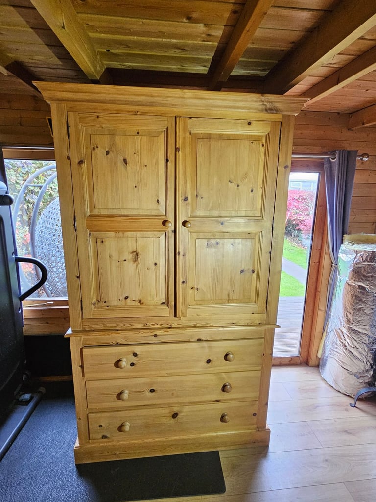 Solid pine wardrobe with 3 large drawers 