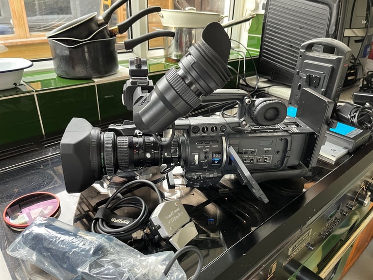 VIDEO CAMERA: JVC GY-HD101 WITH ACCESSORIES