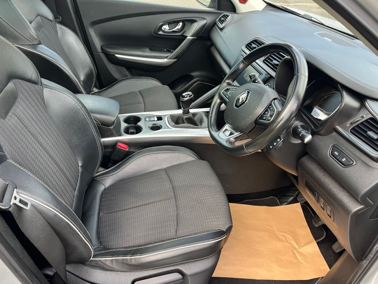 REDUCED Renault Kadjar SUV 1.2 petrol turbo 2017 65K , Fresh MOT , Ulez compliant , Immaculate car