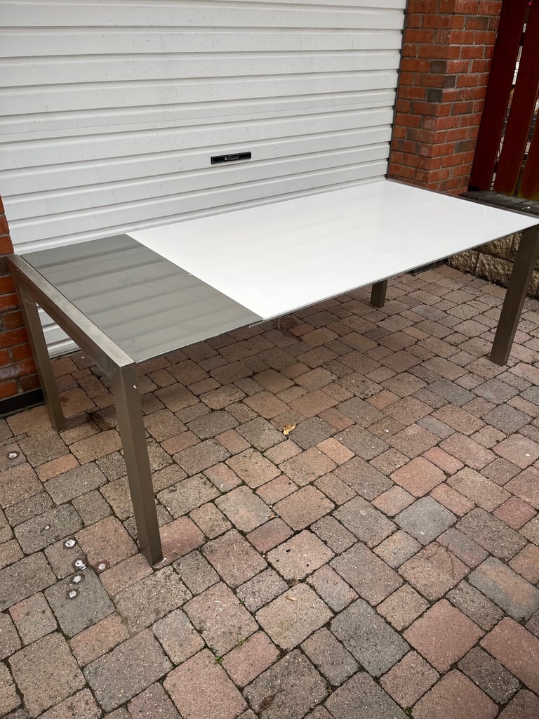 White High Gloss and Chrome Extendable Dining Table