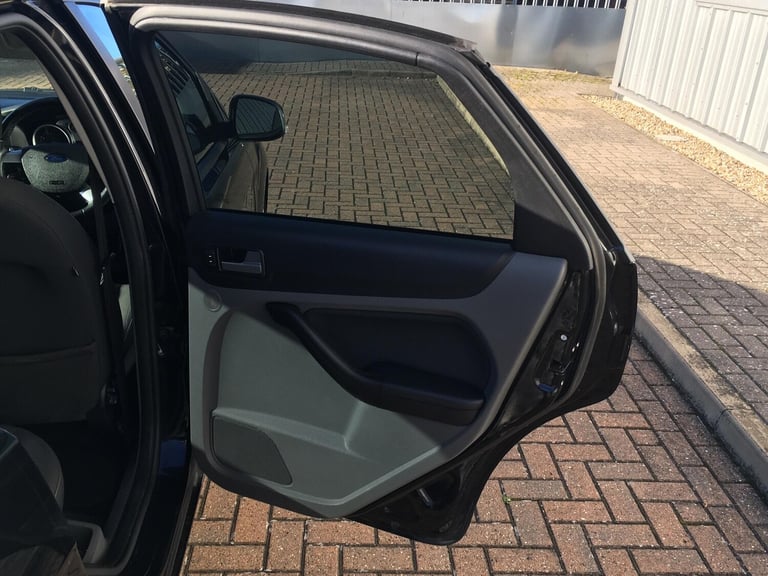 2010 Ford Focus 1.6 Titanium 5dr HATCHBACK Petrol Automatic