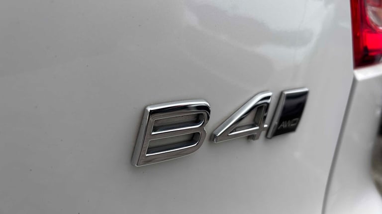  Volvo XC40 2.0 B4P Inscription 5dr AWD Auto Estate Petrol Automatic