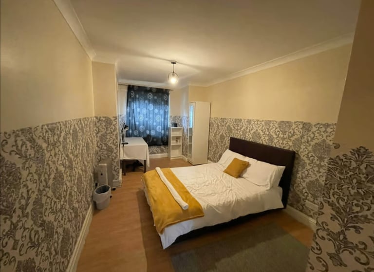 image for 3-Bedroom Flat | Furnished | Fitted Kitchen | Ground Floor | Ravensbourne Mansions, Deptford - SE8