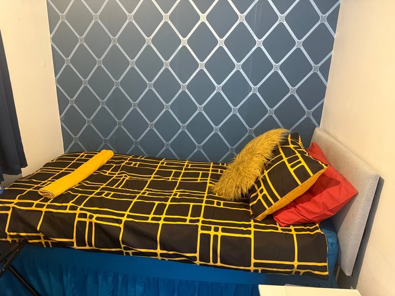 Single & Double Room in Crawley West Sussex