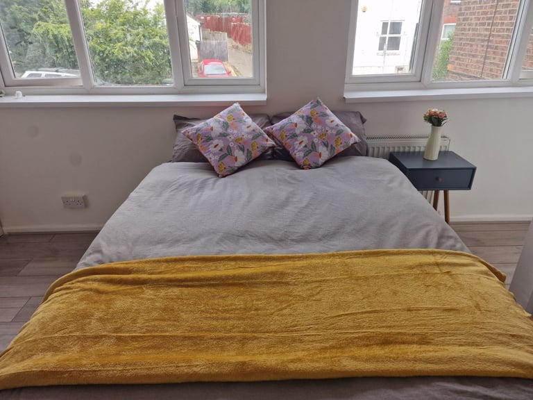 Room to let rent single ensuite luton town cheap lu1 universal dss credit benefits