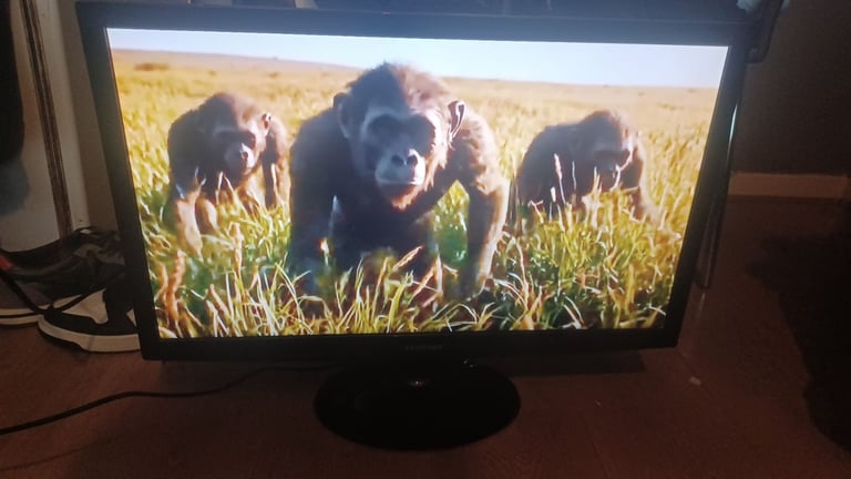 FREE DELIVERY excellent 27 SAMSUNG LED HDTV freeveiw channels inbuilt 