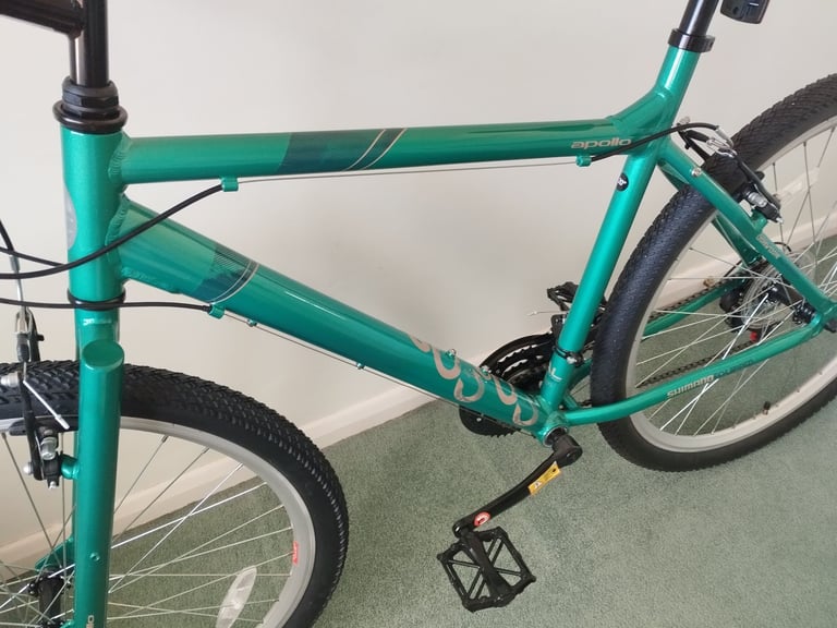 Brand New APOLLO COSMO Hybrid Bike - Unboxed Only. ** NO OFFERS **